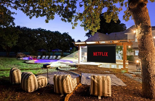 Azle Casa | Luxury Family Oasis: Huge pool, Spa, Firepit, Playground, Outdoor Kitchen, Games