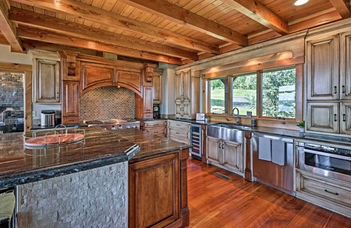 Edgemont Casa | Lujoso ~ 3.600-Sq-Ft Greers Ferry Lake Retreat!