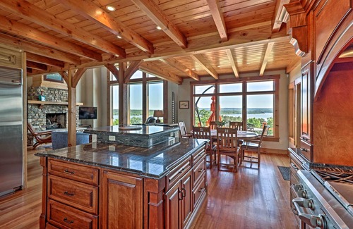 Edgemont Casa | Lujoso ~ 3.600-Sq-Ft Greers Ferry Lake Retreat!