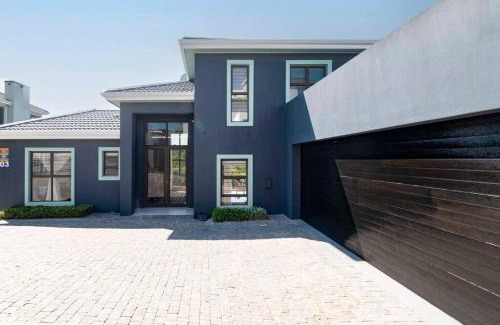 Bloubergstrand Villa | Luxury Family Villa - Big Bay - Blaauwberg Beach