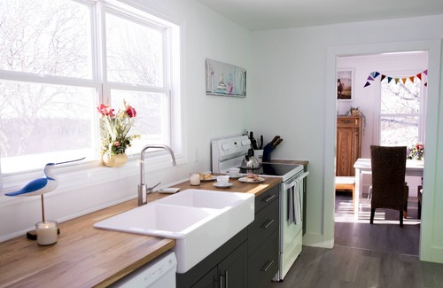 Halifax County Cabaña | Luxury Farmstaycation - The Moose River Cottage at Lindsay Lake Farms