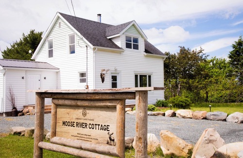 Halifax County Cabaña | Luxury Farmstaycation - The Moose River Cottage at Lindsay Lake Farms