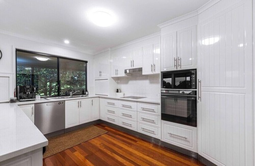 Maleny Casa | Luxury Farm Escape in Maleny - 2 minutes to Maleny Town