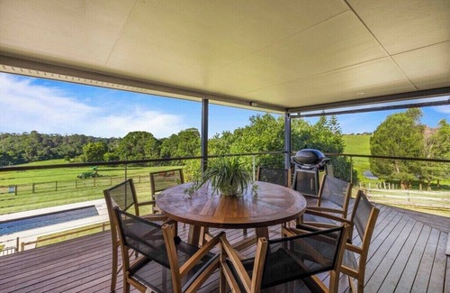 Maleny Casa | Luxury Farm Escape in Maleny - 2 minutes to Maleny Town