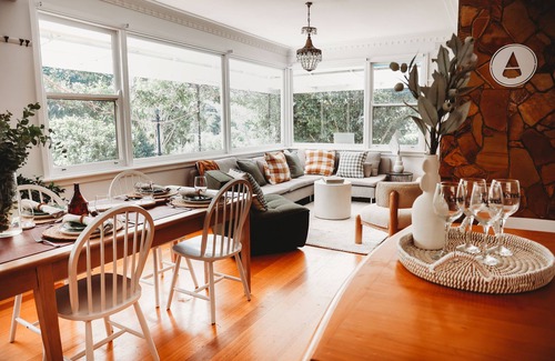 Trawool Casa | Luxury Farm stay- 4 bed house- 25 acres- 1 hour from Melbourne