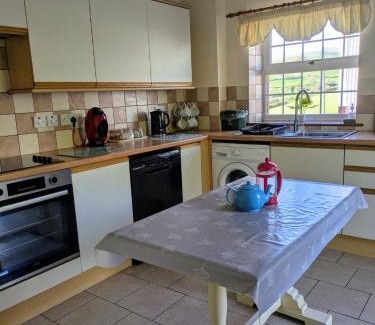 Brecon Casa | Luxury farmhouse Sleeps 8 hottub Brecon Beacons