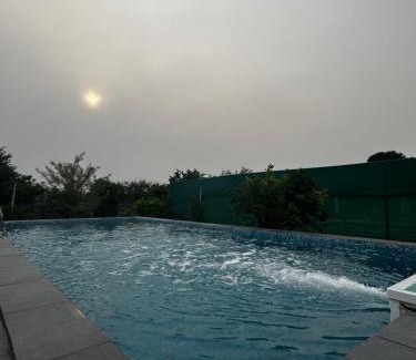 Ganaur Complejo | Luxury Farmhouse Stay, Pure Vegetarian- Santushti Farm, NCR