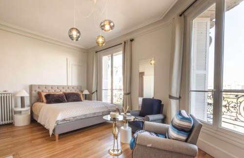 16th Arrondissement Apartamento | Luxury Flat Eiffel View 3BR 7 Guests
