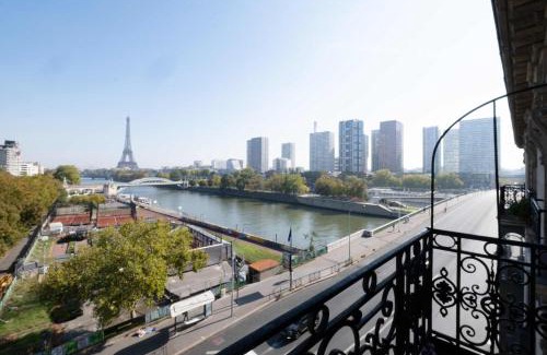 16th Arrondissement Apartamento | Luxury Flat Eiffel View 3BR 7 Guests