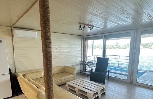Palilula Alquiler De Eote | Luxury Floating River House...Sleeps 10