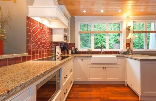 Roberts Creek Casa | Marco de madera del magnífico Sunshine Coast Carriage House