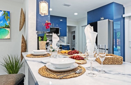 Fort Lauderdale Casa | Luxury Fort Lauderdale Escape – Private Pool, Screened Patio | Minutes from Beaches & Nightlife!