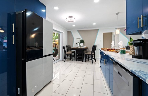 Fort Lauderdale Casa | Luxury Fort Lauderdale Escape – Private Pool, Screened Patio | Minutes from Beaches & Nightlife!