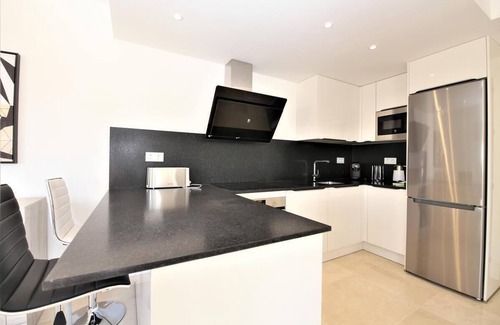 Estepona Apartamento | Apartamento de lujo en primera línea del puerto, Primera línea en el puerto cerca de playa y bares