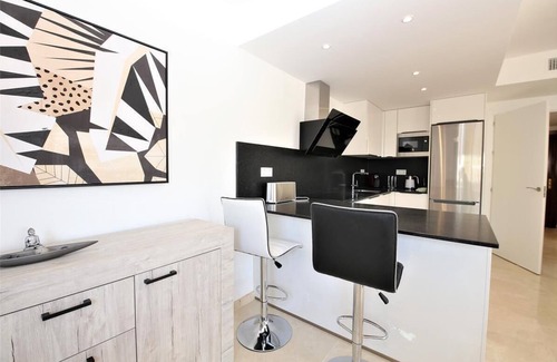 Estepona Apartamento | Apartamento de lujo en primera línea del puerto, Primera línea en el puerto cerca de playa y bares