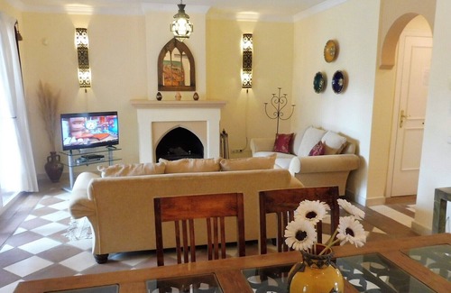 Bahia de Casares Apartamento | planta baja, primera linea de playa, wifi, garage, 4 piscinas