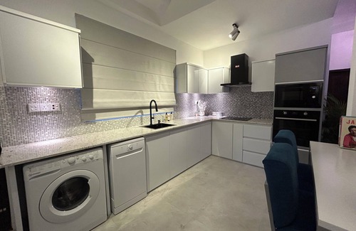 Battaramulla Casa | Luxury Fully AC 3 Bed 3 Bathroom House Pelawatta Battaramulla Colombo Sri Lanka
