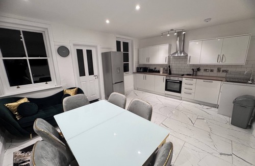 Ashburton Apartamento | Luxury Furnished 2-king sizes bedroom Flat