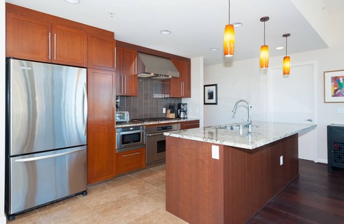 Downtown San Diego Condominio | Lujo amueblado 2B / 2BA, vistas impresionantes, boutique de Little Italy de gran altura