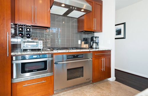 Downtown San Diego Condominio | Lujo amueblado 2B / 2BA, vistas impresionantes, boutique de Little Italy de gran altura