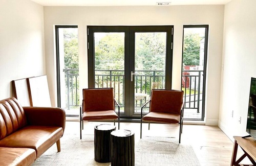 Quincy Apartamento | Luxury Furnished Apartment in Heart of Quincy