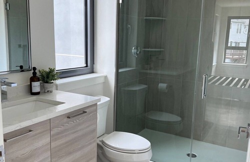 Quincy Apartamento | Luxury Furnished Apartment in Heart of Quincy