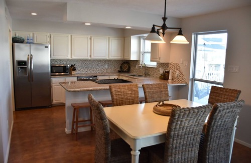 Isla Del Sol Casa | Luxury Galveston Waterfront Escape – Amazing Pool, Spa & Canal Views!