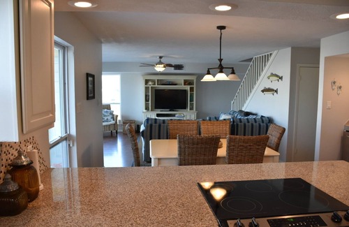 Isla Del Sol Casa | Luxury Galveston Waterfront Escape – Amazing Pool, Spa & Canal Views!