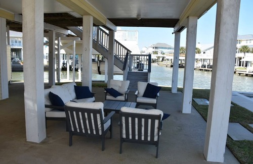 Isla Del Sol Casa | Luxury Galveston Waterfront Escape – Amazing Pool, Spa & Canal Views!