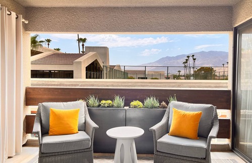 Baristo Condominio | Luxury gated downtown Palm Springs condo: spectacular views, pool, spa, tennis