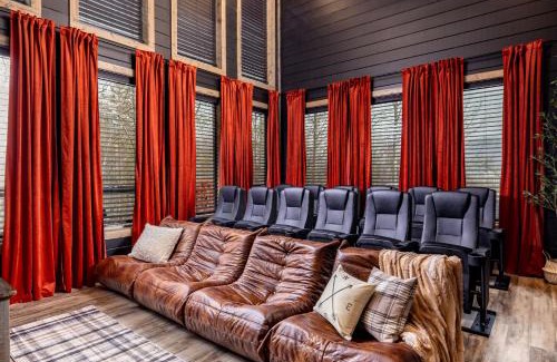 Gatlinburg Casa | Luxury Gatlinburg Cabin, Heated Pool, Theater, Hot Tub