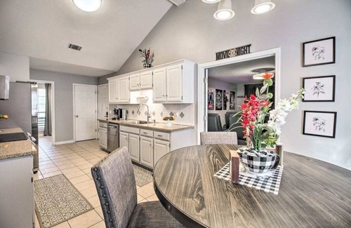 Hinesville Casa | LUXURY GETAWAY, 4 BR, 2.5 BATH, NEAR FT. STEWART