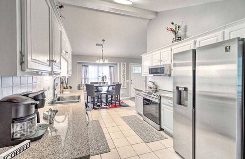 Hinesville Casa | LUXURY GETAWAY, 4 BR, 2.5 BATH, NEAR FT. STEWART