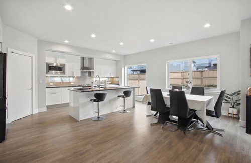 Hillsboro Casa | Luxury Getaway in Prime Location