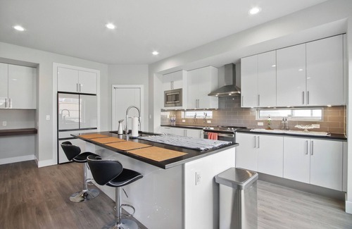 Hillsboro Casa | Luxury Getaway in Prime Location