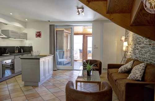 Cellieu Cabaña | Casa moderna con jacuzzi, hammam y vistas al Parque del Pilat, cerca de Lyon y St Etienne