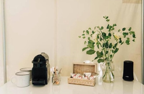 Elora Cabina | Luxury Glamping on Elora Flower Farm - Fox