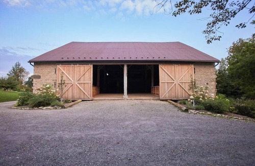 Elora Cabina | Luxury Glamping on Elora Flower Farm - Fox