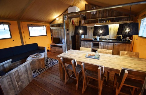 Turnhout Cama Y Desayuno | Luxury Glamping wellness on an organic farm