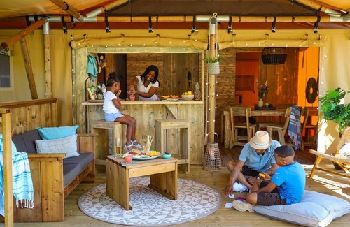 Turnhout Cama Y Desayuno | Luxury Glamping wellness on an organic farm