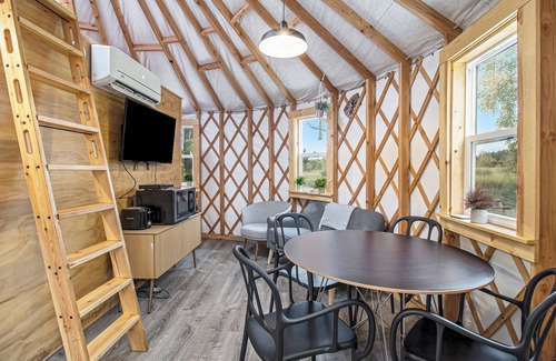 Sears Cabina | Luxury Glamping Yurt with Loft, Wood-Fired Hot Tub