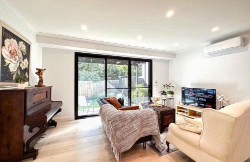 Glen Waverley Casa | Luxury Glen Waverley Townhouse 4br3ba Backyard