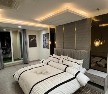 Loralai District Apartamento | Luxury Goldcrest Apartments Fully Furnished Executive Rentals in DHA Laho