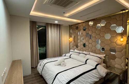 Loralai District Apartamento | Luxury Goldcrest Mall Residence Prime Location Serviced Apartments, DHA Lahore