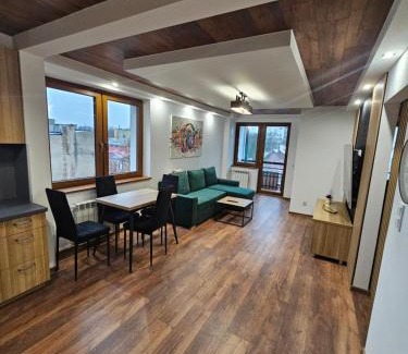 Radom Apartamento | LUXURY GREEN APARTMENT by Marta