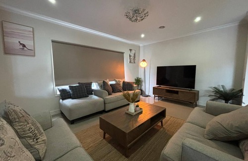 Greenvale Casa | Luxury Green, comfort living for your holiday.