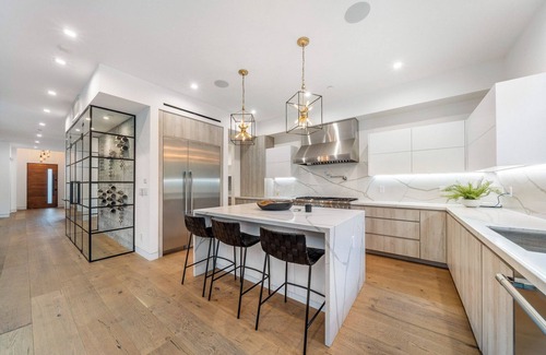 Sherman Oaks Casa | Luxury Green villa! 6bdr w pool and theatre