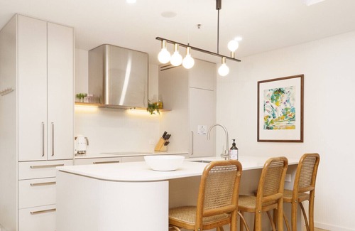 Griffith Apartamento | Luxury Griffith Retreat steps from Iconic Manuka