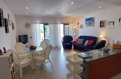 Cavacos Apartamento | Apartamento en planta baja de lujo, piscina, 190m de la playa.