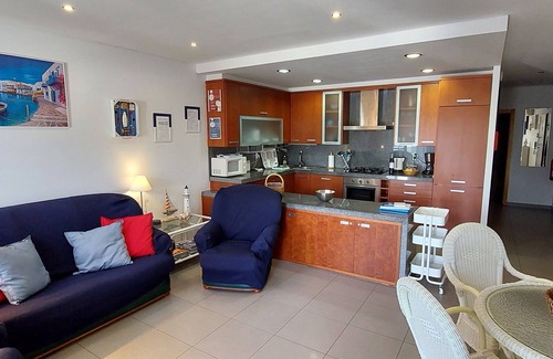 Cavacos Apartamento | Apartamento en planta baja de lujo, piscina, 190m de la playa.